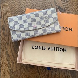 Authentic Louis Vuitton Damier Emile Wallet